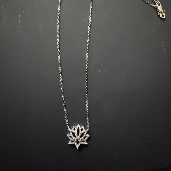 Lotus diamond necklace - Picture 2 of 2